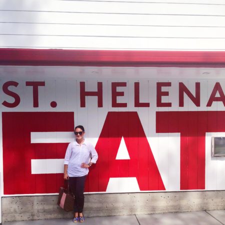 Napa Valley Travel Guide | Marissa Vicario | St. Helena EAT sign Gott's Roadside